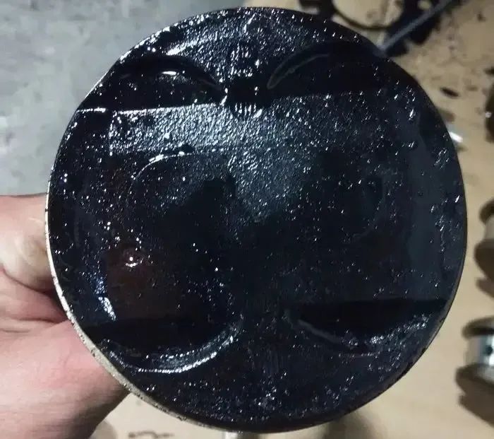 活塞顶部为什么会烧蚀？